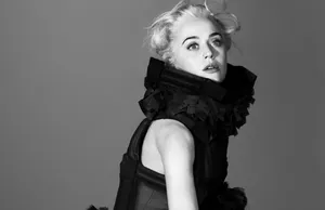 Katy Perry Wearing Comme Des Garçons Wallpaper