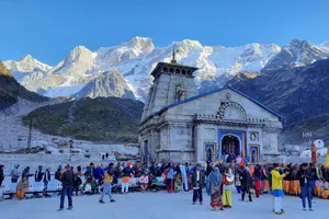 Kedarnath Temple Crowd 4k Wallpaper