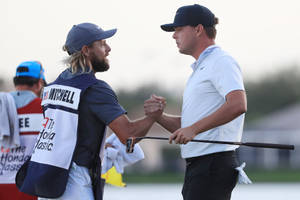 Keith Mitchell Handshaking His Caddie Wallpaper