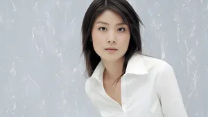Kelly Chen Elegant Portrait Wallpaper