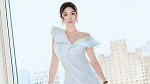 Kelly Chen Elegant White Dress Wallpaper
