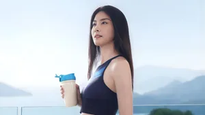 Kelly Chen Fitness Lifestyle Wallpaper