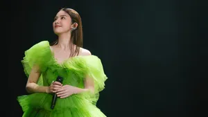 Kelly Chen Performing Live Wallpaper