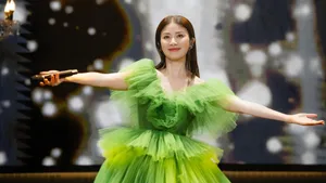 Kelly Chen Performing Live Wallpaper