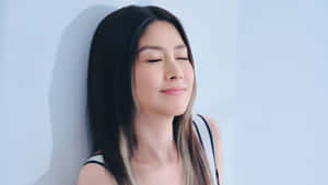 Kelly Chen Serene Portrait Wallpaper