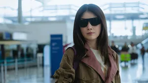Kelly Chen Stylish Airport Look Wallpaper