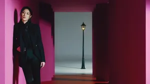 Kelly Chen Stylish Black Suit Wallpaper