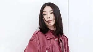 Kelly Chen Stylish Casual Look Wallpaper