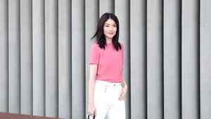 Kelly Chen Stylish Casual Look Wallpaper