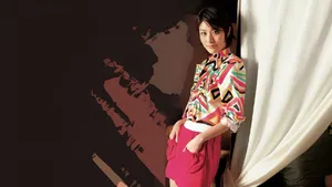 Kelly Chen Stylish Portrait Wallpaper