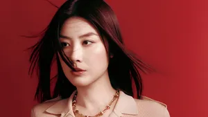 Kelly Chen Stylish Portrait Wallpaper