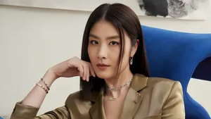 Kelly Chen Stylish Portrait Wallpaper