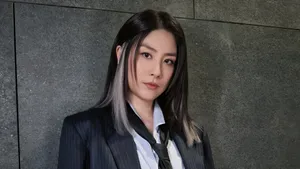 Kelly Chen Stylish Professional Look Wallpaper