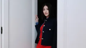 Kelly Chen Stylish Red Dress Wallpaper