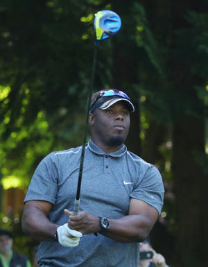 Ken Griffey Jr Watches Golf Shot Wallpaper