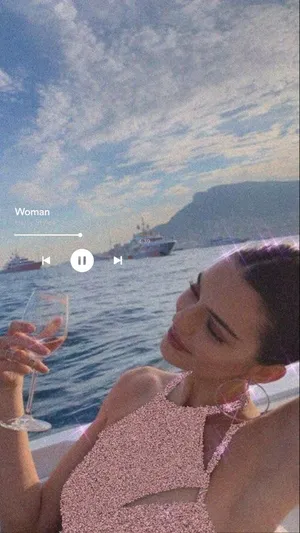 Kendall Jenner Woman Wallpaper