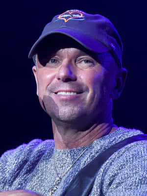 Kenny Chesney Smilingin Blue Cap Wallpaper