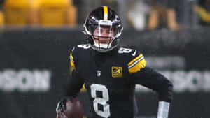 Kenny Pickett Steelers Quarterback Action Shot Wallpaper