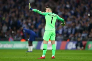 Kepa Arrizabalaga Hand Signal Wallpaper