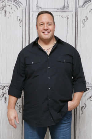 Kevin James Enjoying The Sun In The Summertime Wallpaper