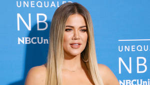 Khloe Kardashian With Straight Hair Wallpaper