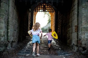 Kids At Warwick Castle, Uk Wallpaper