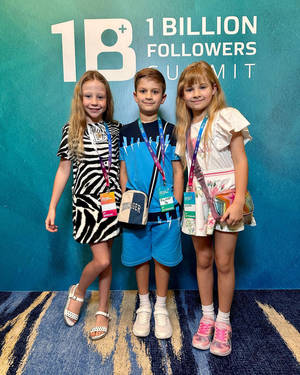 Kids Diana Show With Other Content Creators Wallpaper