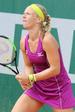 Kiki Bertens Concentrating Wallpaper