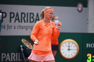 Kiki Bertens Subtle Fist Pump Wallpaper