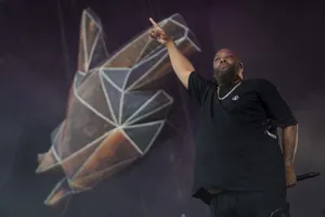 Killer Mike Performingon Stage Wallpaper