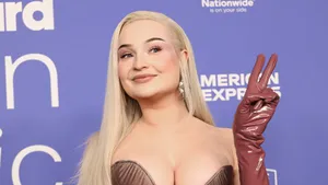 Kim Petras Peace Sign Event Wallpaper