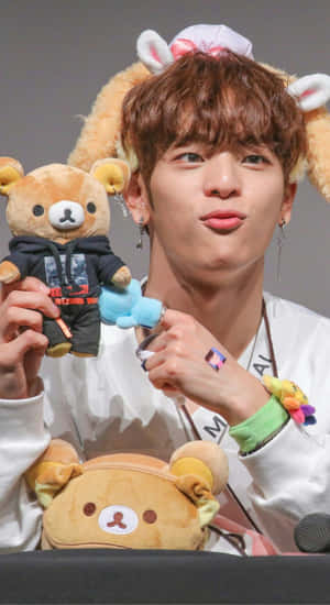 Kim Woojin Cute Fan Moment Wallpaper