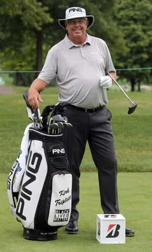Kirk Triplett With His Golf Bag Wallpaper