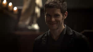 Klaus Mikaelson Smiling Deviously Wallpaper