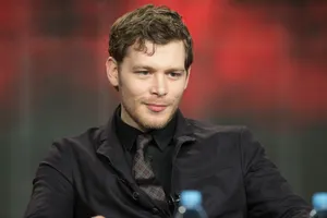 Klaus Mikaelson Wearing Necktie Wallpaper