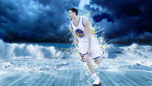 Klay Thompson Running Cheerfully Wallpaper