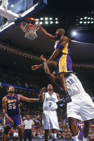Kobe Dunking Bryant Block Wallpaper