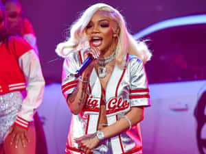 Kourtney Kardashian Performs At The Grammy Awards Wallpaper