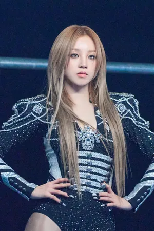 Kpop Starin Sparkling Stage Outfit Wallpaper