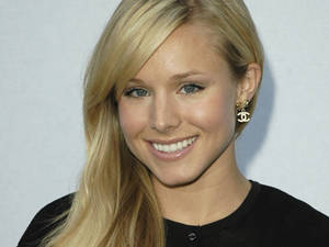 Kristen Bell Simple Look Wallpaper