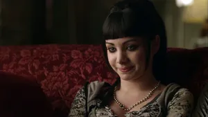 Ksenia Solo Smirk On Couch Wallpaper