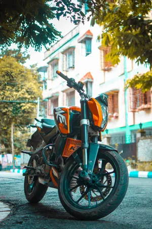 Ktm Duke 200 Near A Building Wallpaper