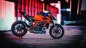 Ktm Duke 200 With High Tank Wallpaper