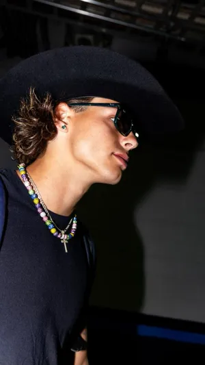 Kyle Jackson Fashion Style Wallpaper