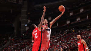 Kyle Kuzma Driving To Basket Wallpaper