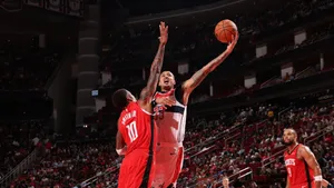 Kyle Kuzma Driving To Basket Wallpaper