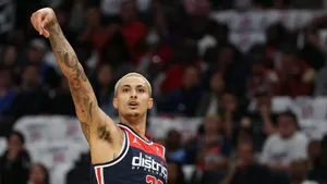 Kyle Kuzma Shooting Form Wallpaper