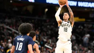 Kyle Kuzma Shooting Over Defenders Wallpaper