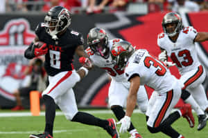 Kyle Pitts Action Run Against Buccaneers Wallpaper
