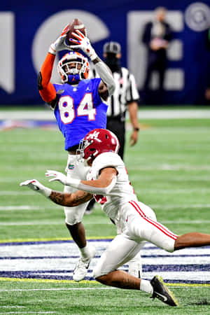 Kyle Pitts Catching Football During Game Wallpaper